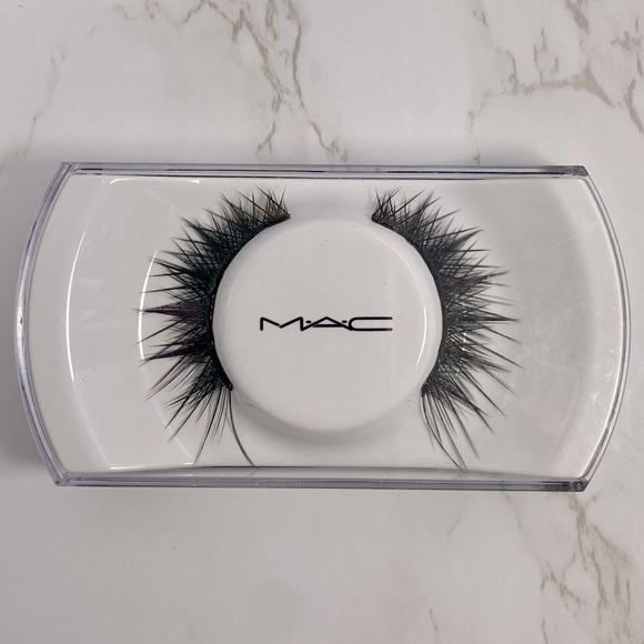 MAC Cosmetics #70 Lash - Picture 2 of 4